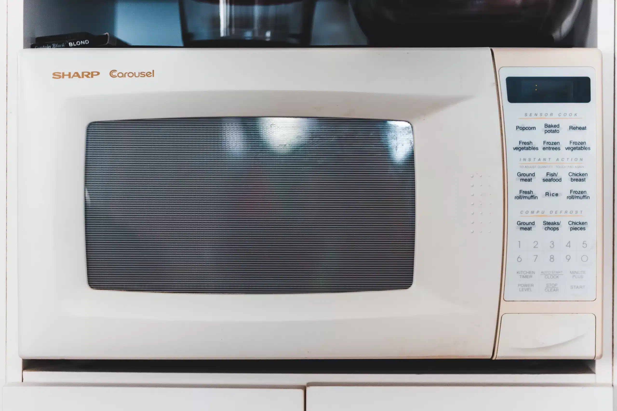 Can an Air Fryer Replace a Microwave? A Comparison of Two Popular Kitchen Appliances