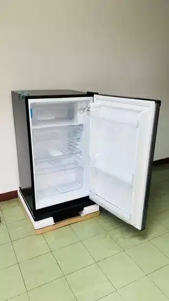 the-right-way-to-dispose-of-a-mini-fridge